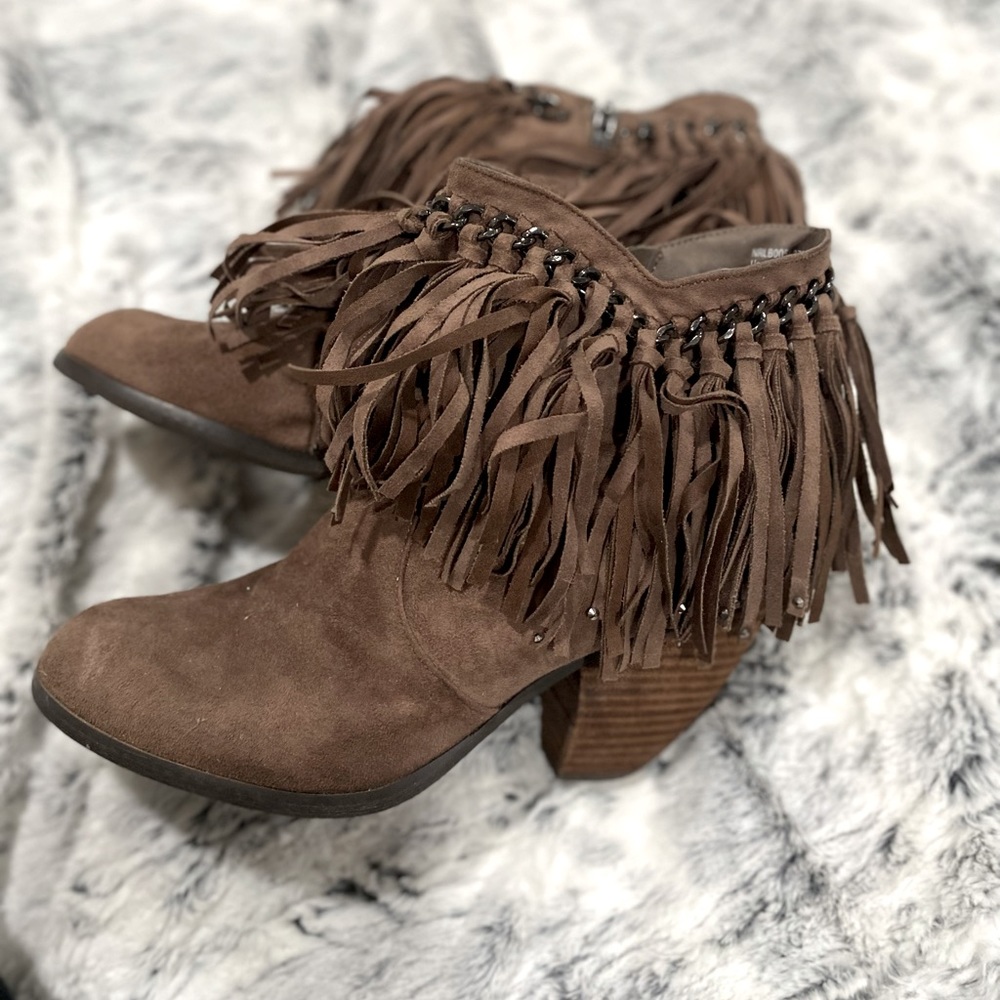 Size 9 Not Rated fringe booties brown🤎